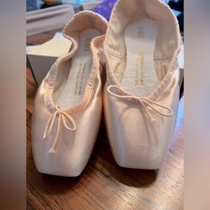 Bloch Demi Pointe Ballet Shoes with ribbon and elastic